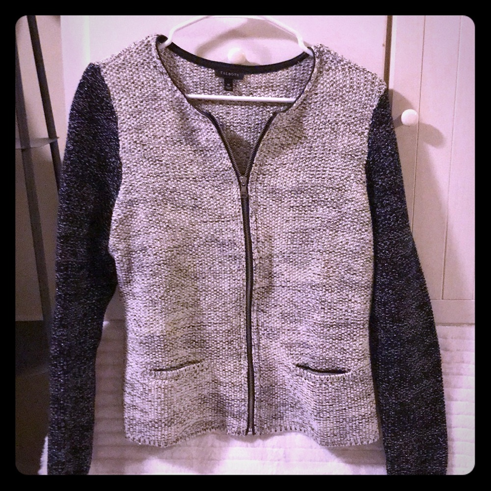 Cute zipped sweater
